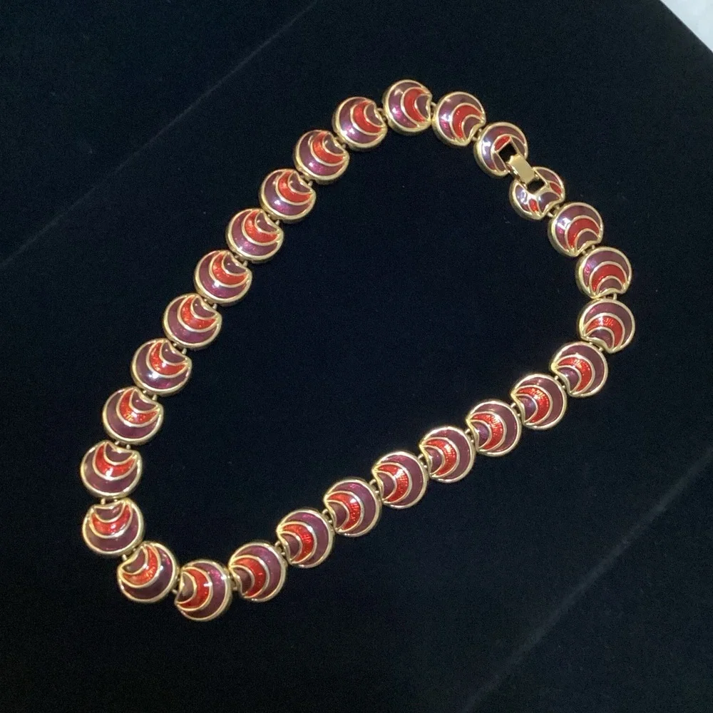 Vintage Gold Tone Red Enamel Scalloped Link Collar Necklace 17.5 Inch Statement